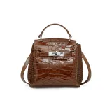 Коричневый