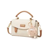 Бежевая шляпа с брелком "Угольный шар"