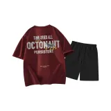 Бордовый топ, черные штаны