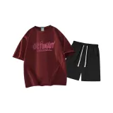 Бордовый топ, черные штаны