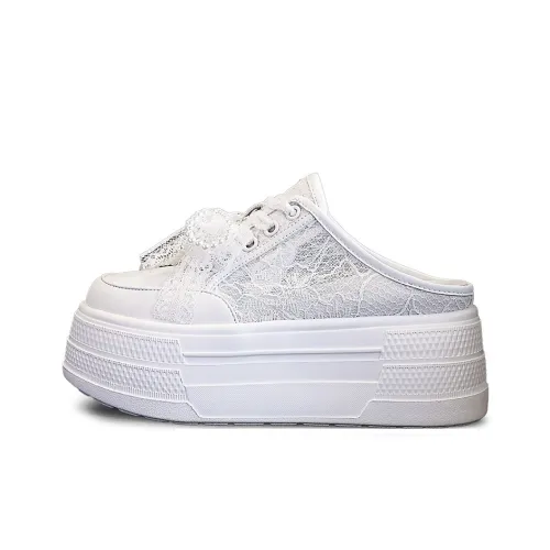 A Poinsettia Princess Домашние тапочки Женские