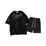 Чёрный топ, чёрный низ