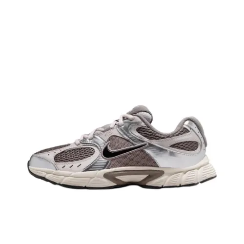 Nike V5 RNR Детская беговая обувь Низкий топ Коричневый Школьный возраст