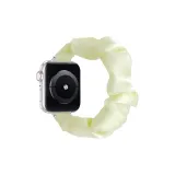 Светло-желтый