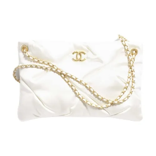 CHANEL Сумки через плечо Женские