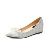 Серебристый