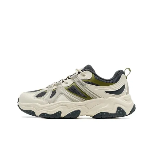 XTEP Volcano 2,0 Износостойкий и Легкий Низкий Топ Толстая подошва Мужские Кроссовки Бежево-черные