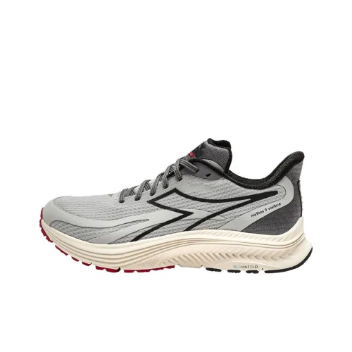 DIADORA MYTHOS BLUSHIELD 9 Беговые кроссовки Низкий топ Серый Черный Белый Мужской