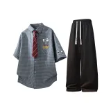 Светло-серая рубашка с коротким рукавом + черные штаны