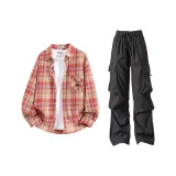 Red Shirt + Black Cargo Pants  
Красная рубашка + черные карго штаны
