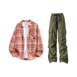 Red Shirt + Army Green Cargo Pants  
Красная рубашка + армейские зеленые карго штаны
