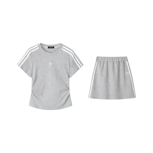 SKYA Женские комплекты с юбкой