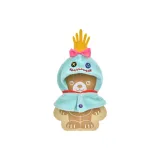 Маленький золотой кулон, плащ