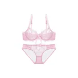 Светло-розовый комплект одежды