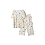 Белое основание, цветок, бабочка