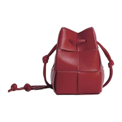 Bottega Veneta Cassette Телячья кожа Ведрообразная сумка Сумка через плечо Мини Женская Бургунди