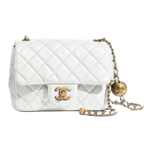 CHANEL Сумки через плечо Женские