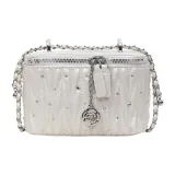 Жемчужно-белый