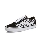 Чёрный и белый в клетку.