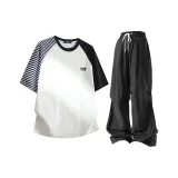 Чёрный и белый с полосами + чёрные штаны.