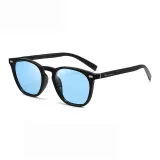 9107 Черная оправа с градиентными линзами светло-синих и темно-синих тонов.