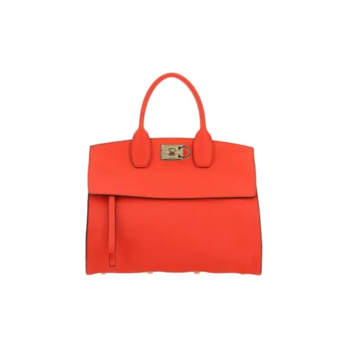 Ferragamo Клатчи Женские