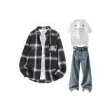 Чёрная рубашка + винтажные синие джинсы