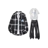 Чёрная рубашка + тёмно-серые джинсы