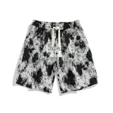 Бабочка влюблена в цветок