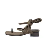 Коричневый