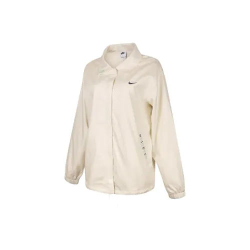 NIKE Перламутрово-белые Женские Куртки