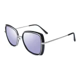 Ярко-черная оправа, фиолетово-розовые линзы