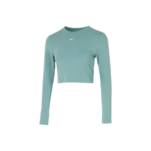 NIKE Зеленые Женские Футболки