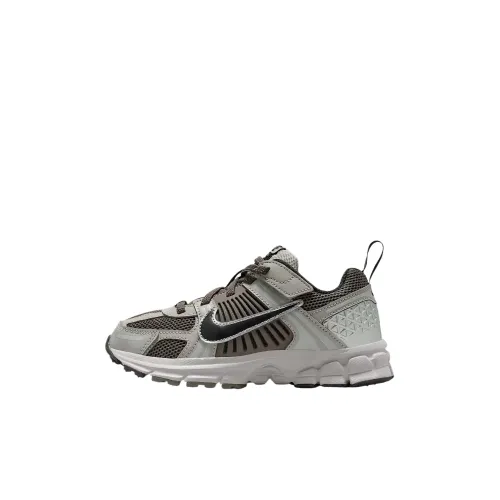 Nike Vomero 5 Low Топ Детские беговые кроссовки Серый черный для детей 3-7 лет