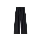 Черный невысокий