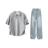 Светло-серый топ + синие штаны