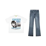Комплект одежды [Белая футболка + Светло-синие джинсы]