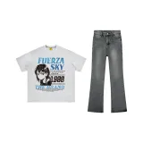 Комплект одежды [Белая футболка с серым фотинией + винтажные синие джинсы]