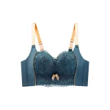 Дерево зеленого цвета