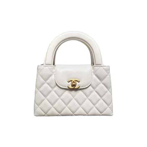 CHANEL Сумки через плечо Женские