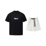 Чёрный топ + абрикосовые шорты