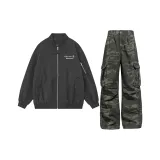 Black Jacket + Camouflage Workwear Jeans  
Черная куртка + камуфляжные рабочие джинсы