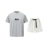 Серый топ + абрикосовые шорты