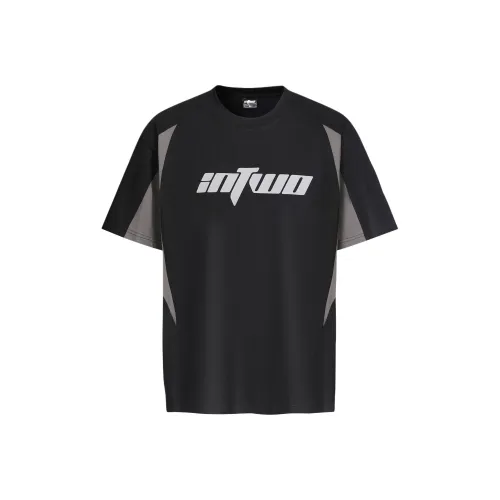 IN TWO Круглый вырез T-рубашка Унисекс