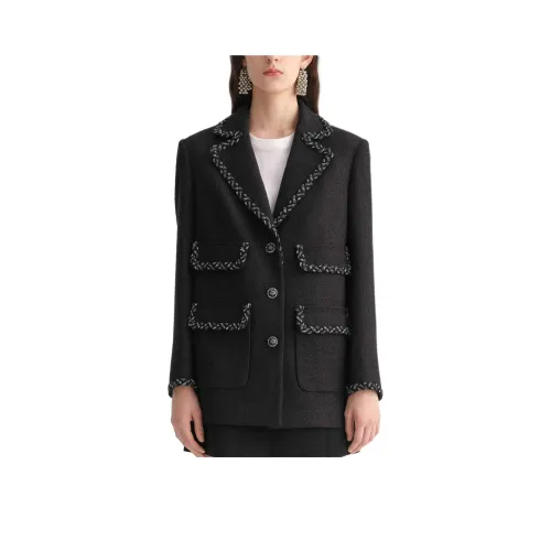 Куртки и пальто женские от KARL LAGERFELD