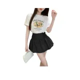 Белая футболка + черная короткая юбка