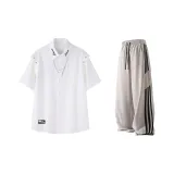 Белая рубашка с принтом в букву, серые штаны из ледяного шелка с тремя полосами