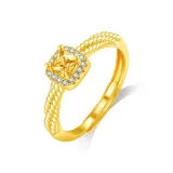 Желтое кольцо в форме сахарного кубика