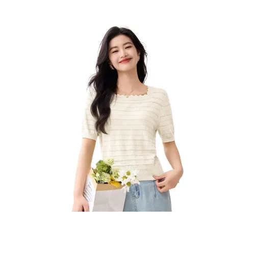 She Enjoys Standard T-Shirt Женская