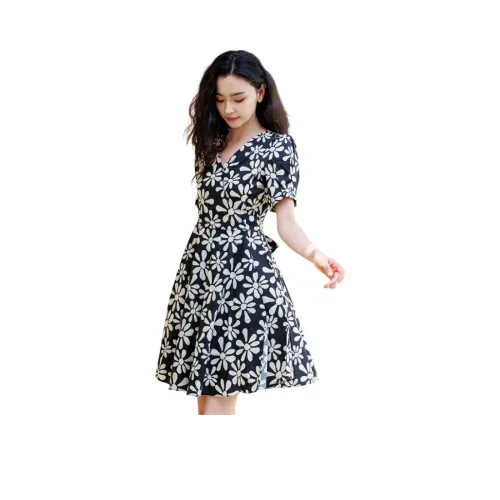 Fay Короткий рукав Платье Женское Черное с Бежевым Цветочным